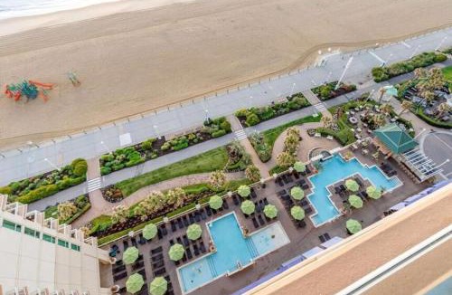 Northeast Virginia Beach Hotel | Hilton Ocean Beach Club Resort, Virginia Beach, VA - 2BR Suite