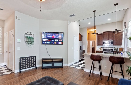 Urban Core House | “Historic 3BR Porch Home 5 Min to Downtown Jax & Jags Stadium Pet-Friendly