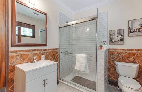 Hidden Valley House | Historic Abernathy House - Spacious Charlotte Retreat for 16