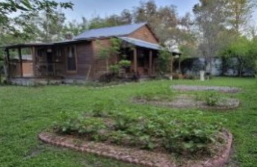 Worthington Springs Cabin | Historic Cabin Magic near Springs and UF