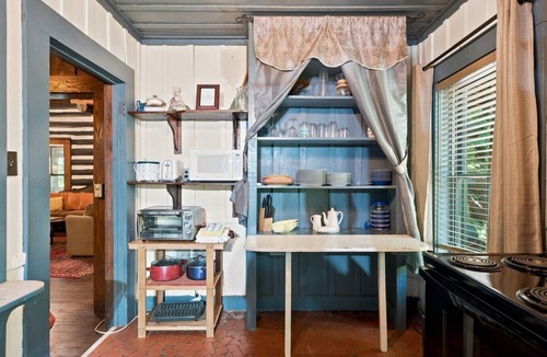 Rocky Bottom Cabin | Historic Cabin Retreat w/Unique Mountain History