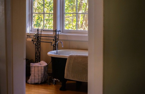 Monticello House | Historic Cottage - Near FSU & Thomasville