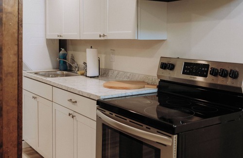Woodbury Apartment | Historic Courthouse View Loft - Walk to Coffee, Dining & Antiques