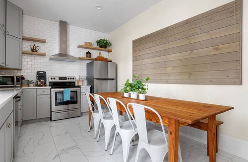 Cannonborough Elliotborough Apartment | Historic Downtown Family Friendly Spacious Home