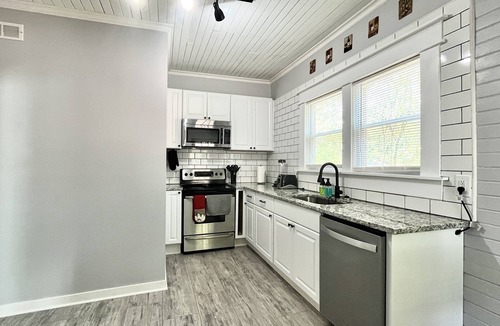 Sanford Apartment | Historic Downtown Haven