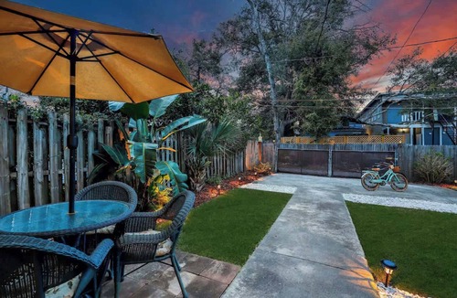 Dixon Park House | Historic Downtown Victorian Home Near Forsyth