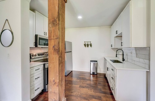 Epworth Apartment | Historic General Store Loft 2,500 Sq Ft Balcony Game Room Near Blue Ridge