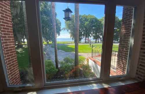 Leesburg House | Historic Home Located Directly on Lake Harris