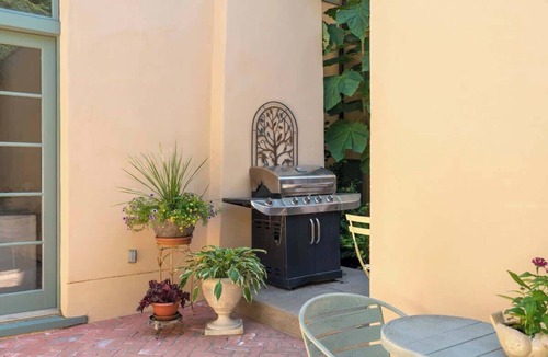 North Downtown House | Historic Suite with Fireplace & Patio-Altamont