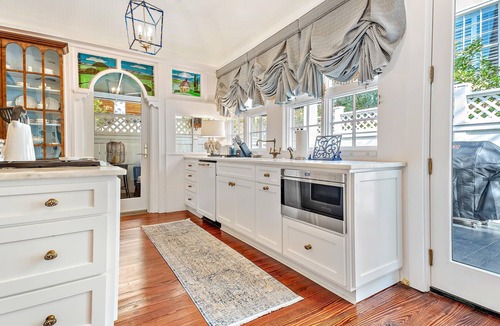 King City House | Historic Vacation Home Close to Beach & Village