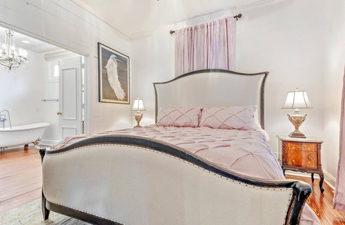 King City House | Historic Vacation Home Close to Beach & Village