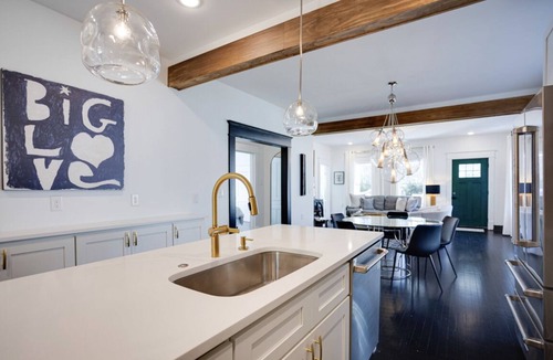 Durham House | Historically Hip on Hale-3 Kings, Walkable to shops, 3 minutes to Duke