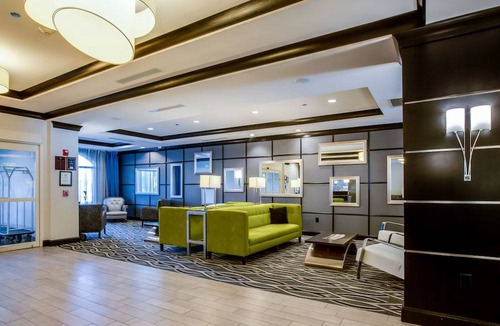 North Charleston Hotel | Holiday Inn Express and Suites North Charleston, an IHG Hotel