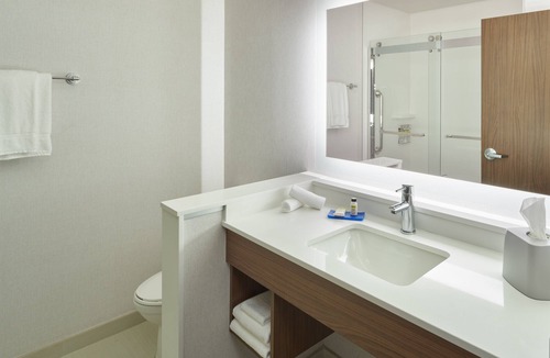 Doral Hotel | Holiday Inn Express Doral Miami by IHG