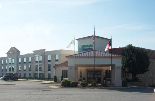 Hickory Hotel | Holiday Inn Express Hickory - Hickory Mart by IHG