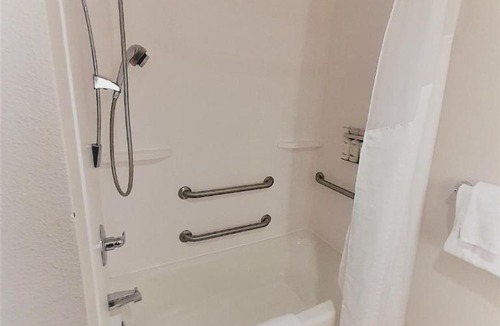 North Raleigh Hotel | Holiday Inn Express Hotel & Suites Wake Forest - Raleigh North by IHG