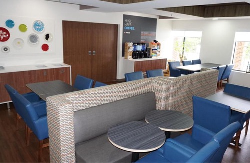 Greensboro Hotel | Holiday Inn Express Hotel & Suites Greensboro-East by IHG
