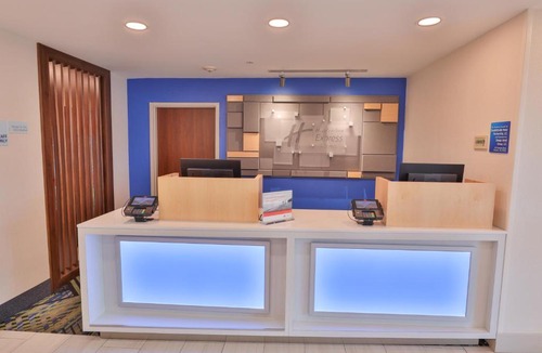 Dickson Hotel | Holiday Inn Express Hotel & Suites Dickson by IHG