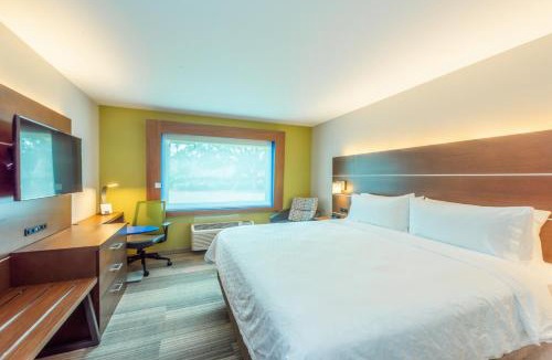 Trailer Estates Hotel | Holiday Inn Express Hotel & Suites Bradenton West by IHG