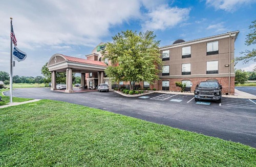Franklin Hotel | Holiday Inn Express Hotel & Suites Franklin by IHG