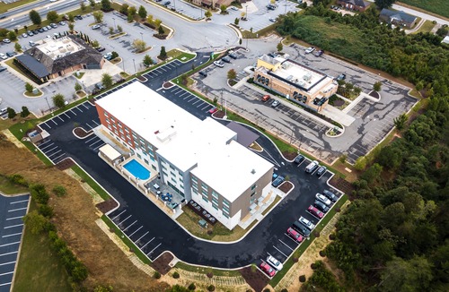 Gainesville Hotel | Holiday Inn Express & Suites Gainesville - Lake Lanier Area, an Ihg Hotel