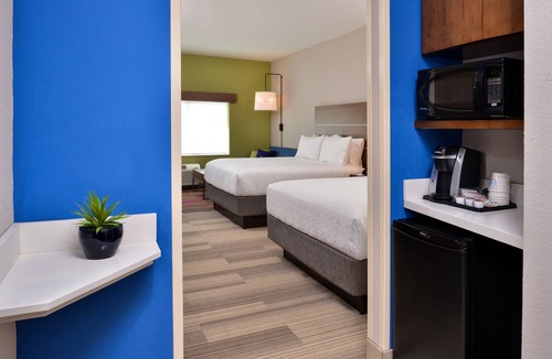 Melbourne Hotel | Holiday Inn Express & Suites West Melbourne by IHG