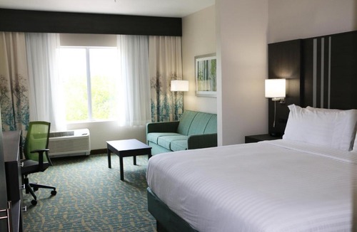 Flat Rock Hotel | Holiday Inn Express & Suites - Hendersonville SE - Flat Rock by IHG