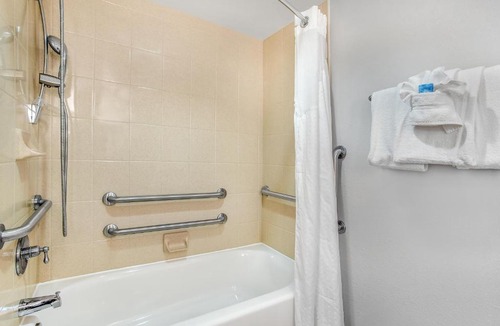 Morristown Hotel | Holiday Inn Express & Suites Morristown by IHG