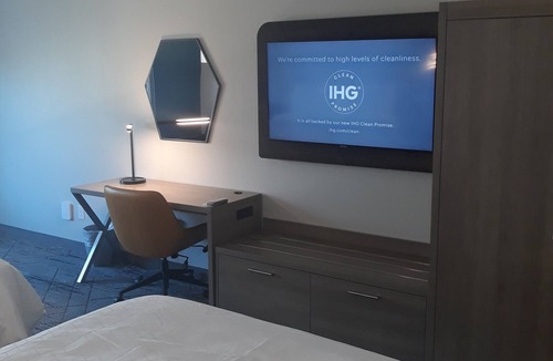 Jackson Hotel | Holiday Inn Express & Suites Jackson by IHG