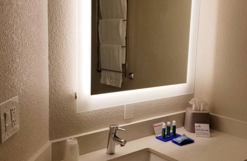 Hialeah Hotel | Holiday Inn Express & Suites Miami - Hialeah by IHG