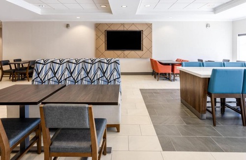 Fortson Hotel | Holiday Inn Express & Suites Columbus at Northlake by IHG
