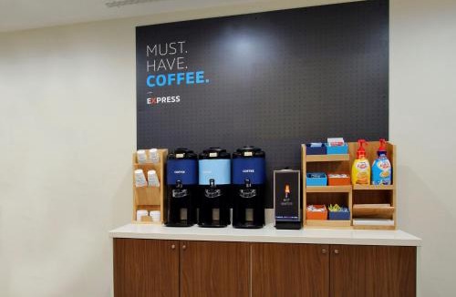 Quincy Hotel | Holiday Inn Express & Suites Quincy I-10 by IHG