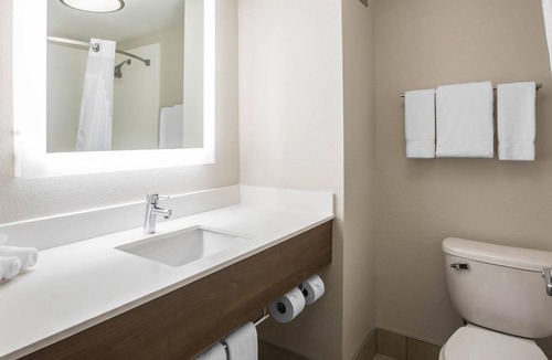 Jacksonville Hotel | Holiday Inn Express & Suites Jacksonville W - I295 and I10 by IHG