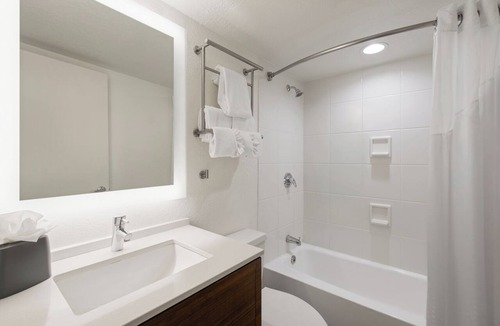Miami Springs Hotel | Holiday Inn Miami - International Airport by IHG