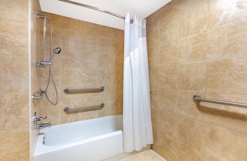 Boca Raton Hotel | Holiday Inn & Suites Boca Raton - North