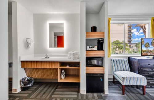 Myrtle Beach Hotel | Holiday Shores