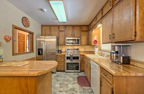 Franklin House | Holler Hideaway a 5BR Mountain Retreat