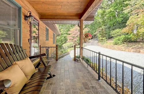 Franklin House | Holler Hideaway a 5BR Mountain Retreat
