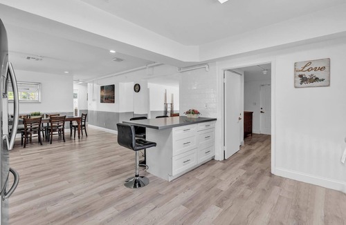 Parkside House | Hollywood Castle 7 bedrooms 4 baths pool home ,hot tub close to beaches