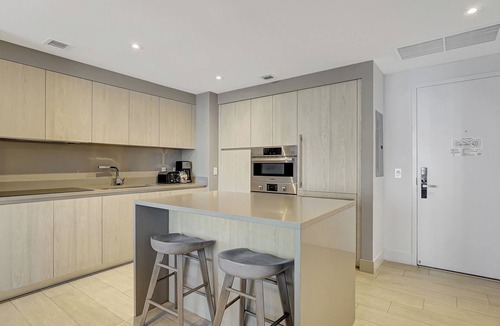 Hallandale Beach Condo | Hollywood Haven: Sophisticated Living by the Sea