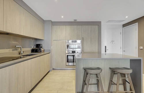 Hallandale Beach Condo | Hollywood Haven: Sophisticated Living by the Sea