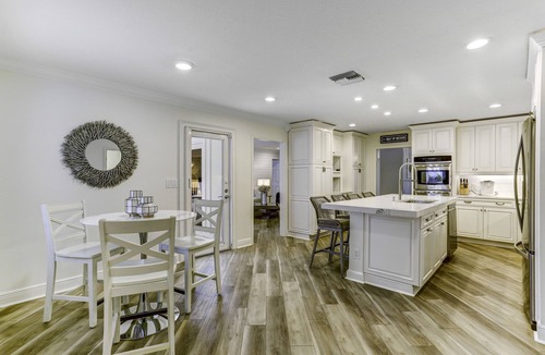 Old Naples House | Home 1 Block from 5th Ave S and 3.5 Blocks to the Beach