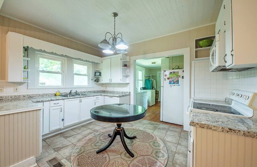 Alexander City House | Home away from home, very near Lake Martin