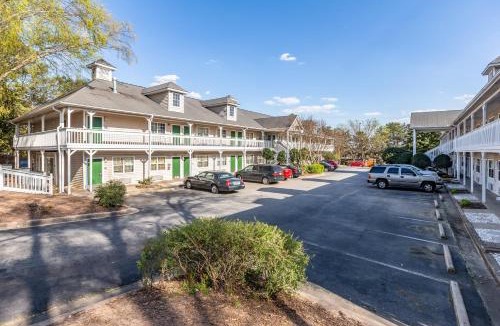 Norcross Hotel | HomeTowne Studios by Red Roof Atlanta - Norcross South