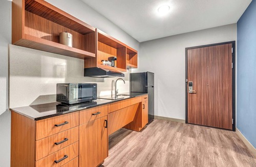 Fort Myers Hotel | HomeTowne Studios by Red Roof Fort Myers