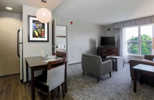 Ellendale Hotel | Homewood Suites : 1BR w/Breakfast, Pool&Gym