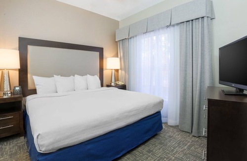 Ellendale Hotel | Homewood Suites : 1BR w/Breakfast, Pool&Gym