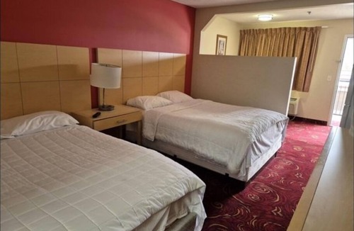 Chickamauga Hotel | Homey Room w/Queen Bed Close to Top Historical & Amusement Sites