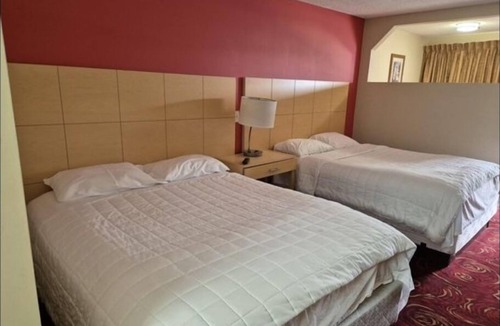 Chickamauga Hotel | Homey Room w/Queen Bed Close to Top Historical & Amusement Sites
