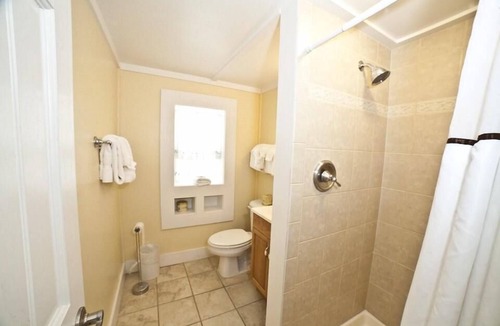 Savannah Beach Cottage | Homey Studio Suite w/WiFi & Free Parking - Near Beach & Attractions
